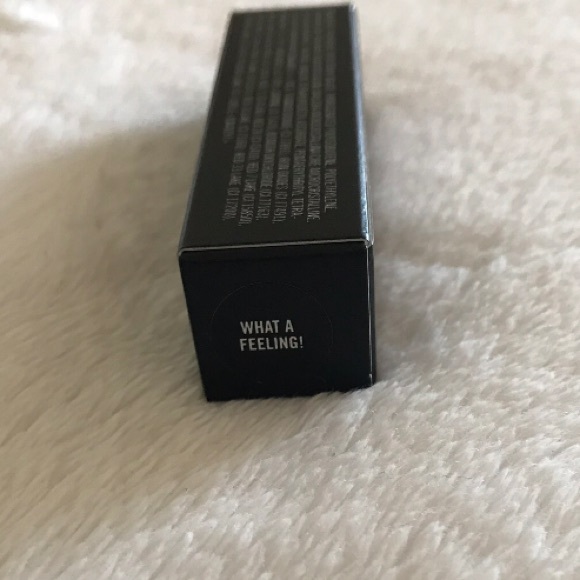 MAC Huggable Lipcolour - Set of 3 - Picture 4 of 4